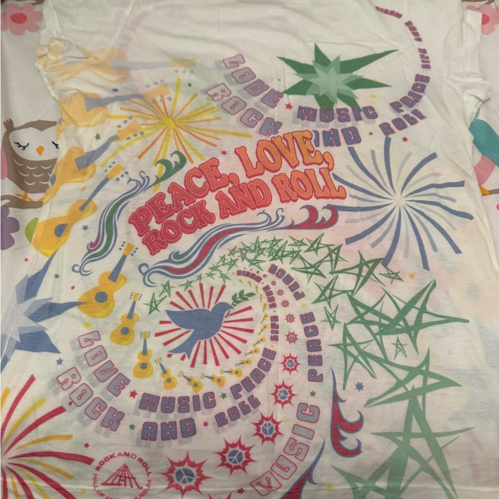 Rock and Roll Hall of Fame Museum Short Sleeve Tee with Psychedelic Design XXL